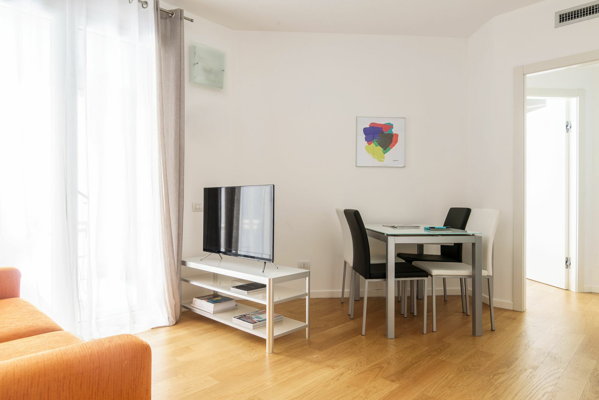 Joivy Sunny 1-Bed Flat With Balcony Διαμέρισμα Μιλάνο Εξωτερικό φωτογραφία